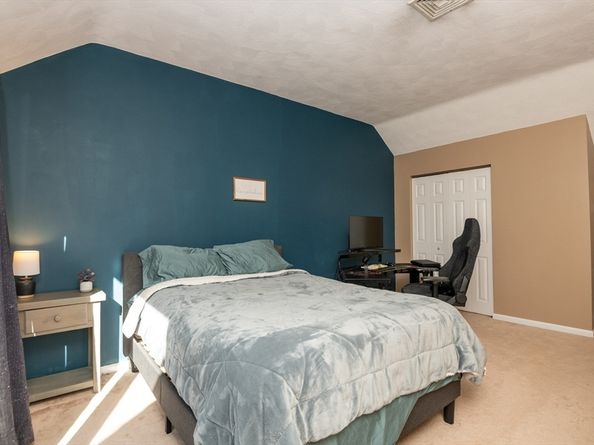 905 Sherwood Forest Ln. 905, Saugus MA 01906