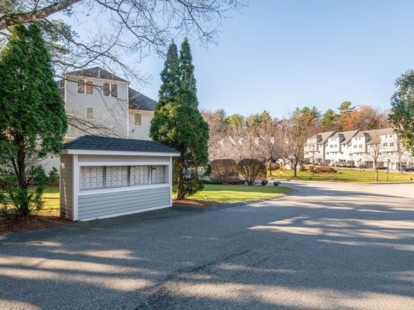 905 Sherwood Forest Ln. 905, Saugus MA 01906