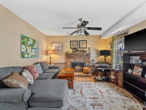 84 Century Way 84, Gardner MA 01440