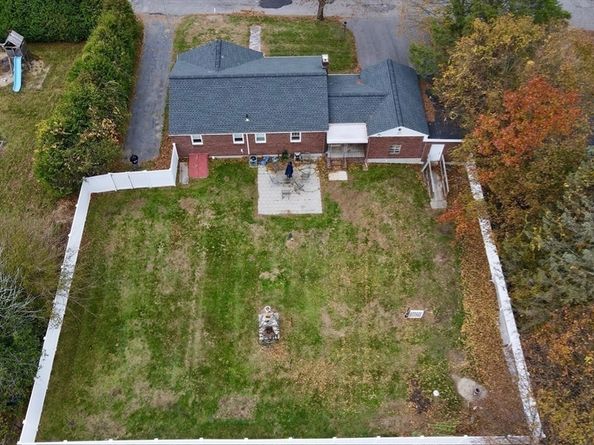 6 Vineyard Ave, Clinton MA 01510