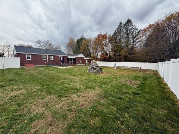 6 Vineyard Ave, Clinton MA 01510