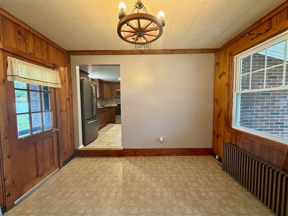 6 Vineyard Ave, Clinton MA 01510