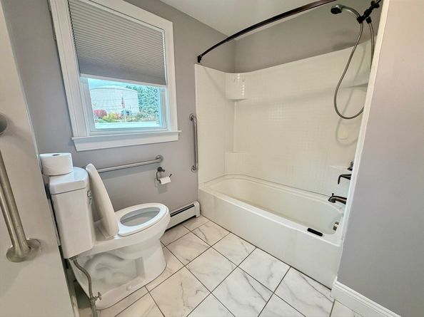 6 Vineyard Ave, Clinton MA 01510