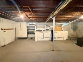 6 Vineyard Ave, Clinton MA 01510