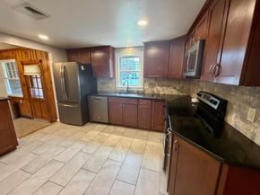 6 Vineyard Ave, Clinton MA 01510