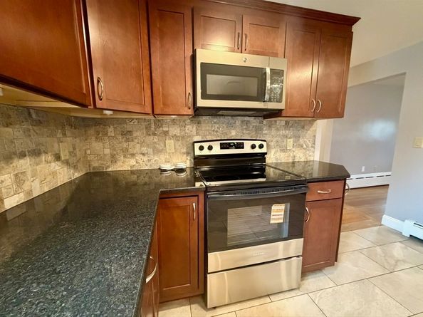 6 Vineyard Ave, Clinton MA 01510