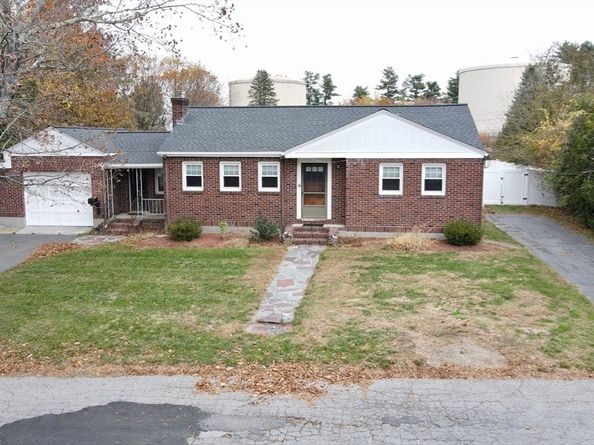 6 Vineyard Ave, Clinton MA 01510