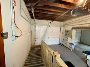 6 Vineyard Ave, Clinton MA 01510