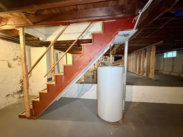 6 Vineyard Ave, Clinton MA 01510