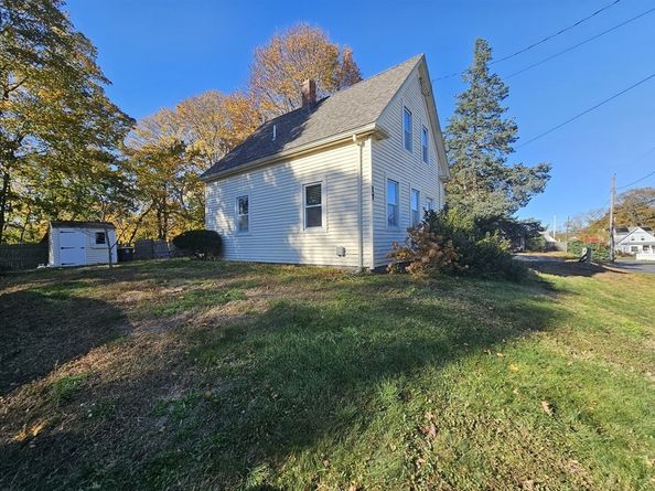 17 Grove St, Weymouth MA 02189