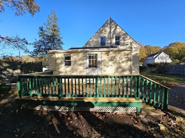 17 Grove St, Weymouth MA 02189