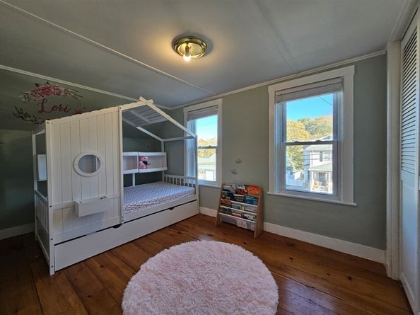 17 Grove St, Weymouth MA 02189