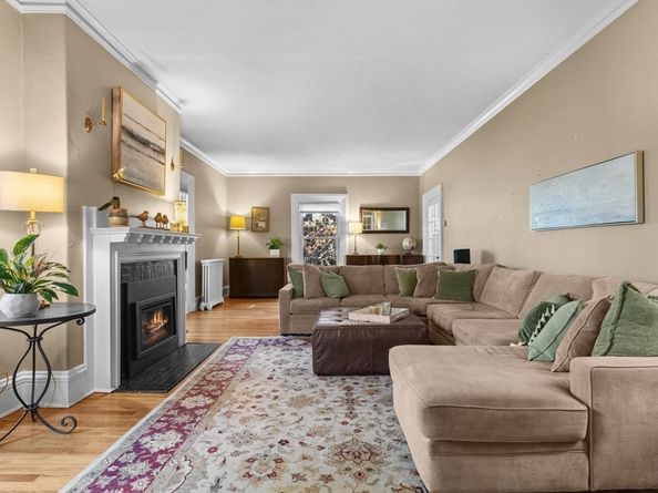 17 Worcester St, Grafton MA 01519