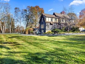 17 Worcester St, Grafton MA 01519