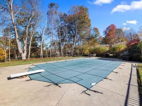 17 Worcester St, Grafton MA 01519