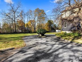 17 Worcester St, Grafton MA 01519