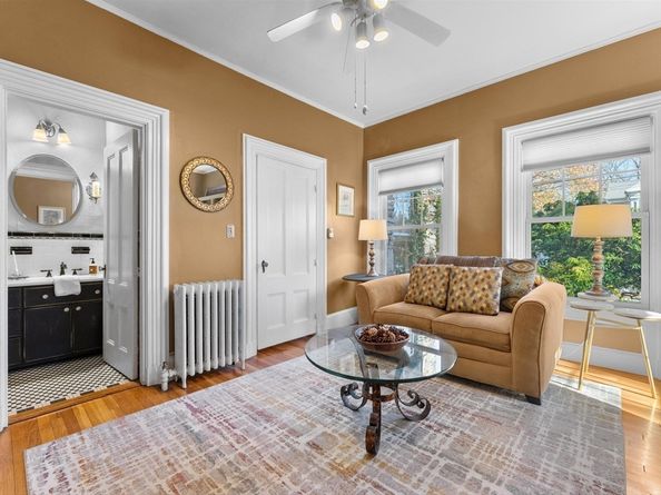 17 Worcester St, Grafton MA 01519