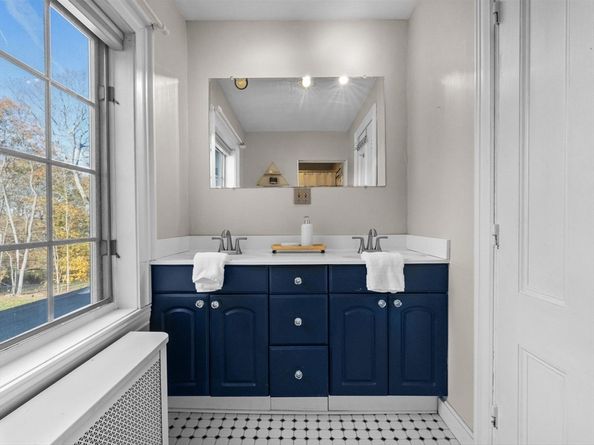 17 Worcester St, Grafton MA 01519