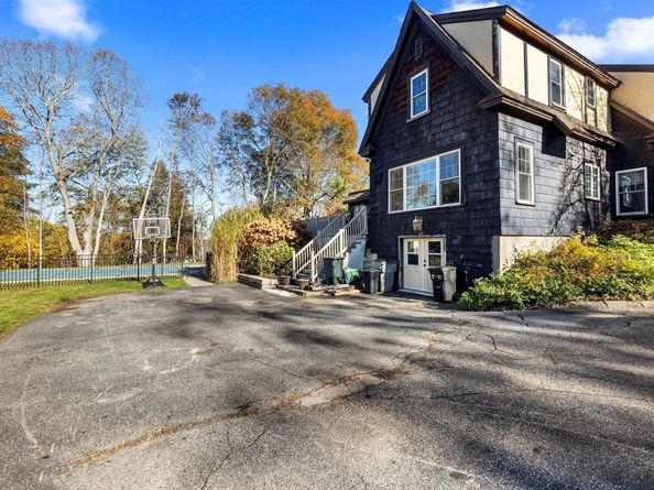 17 Worcester St, Grafton MA 01519