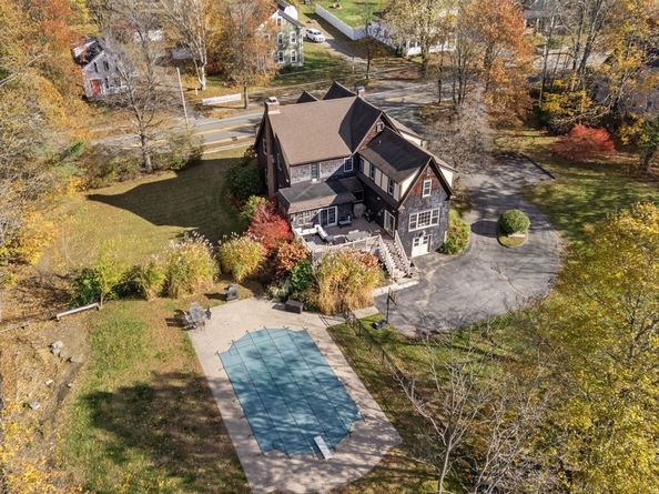 17 Worcester St, Grafton MA 01519