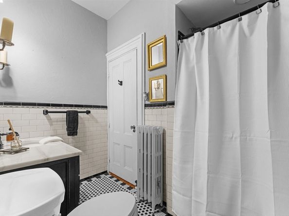 17 Worcester St, Grafton MA 01519