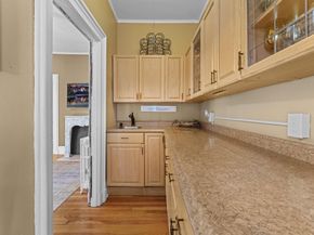 17 Worcester St, Grafton MA 01519