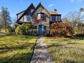 17 Worcester St, Grafton MA 01519