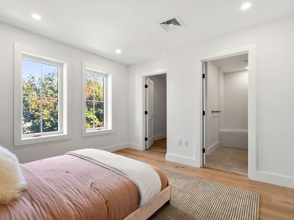 2-18 Elm Street 8, Newton MA 02465