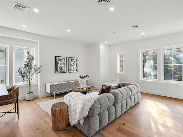 2-18 Elm Street 8, Newton MA 02465