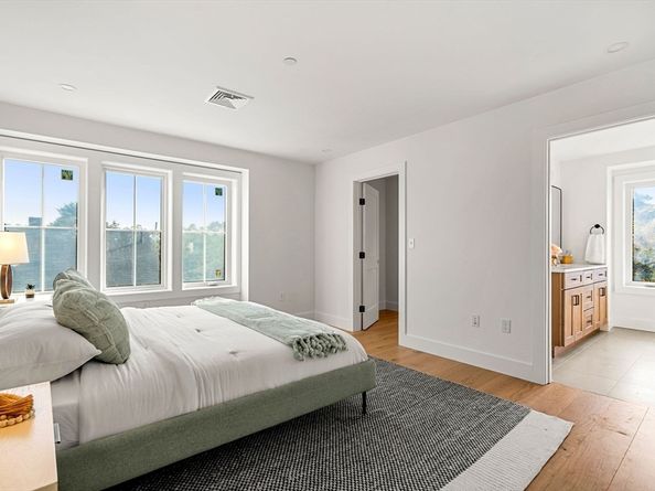 2-18 Elm Street 8, Newton MA 02465