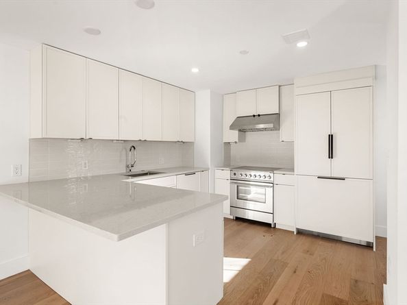 2-18 Elm Street 8, Newton MA 02465