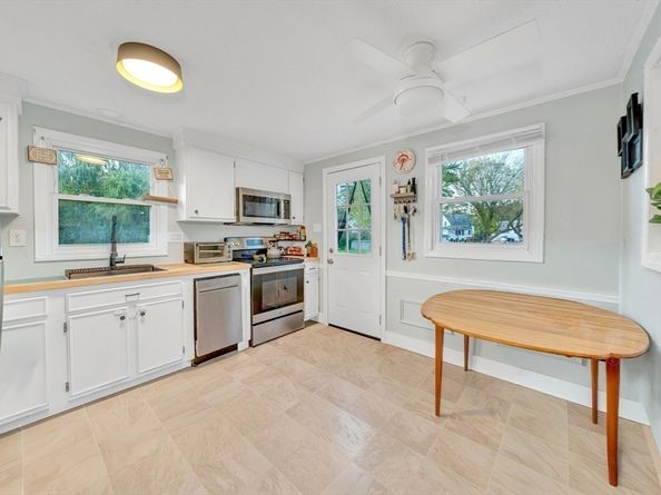 53 Southern Ave, Essex MA 01929