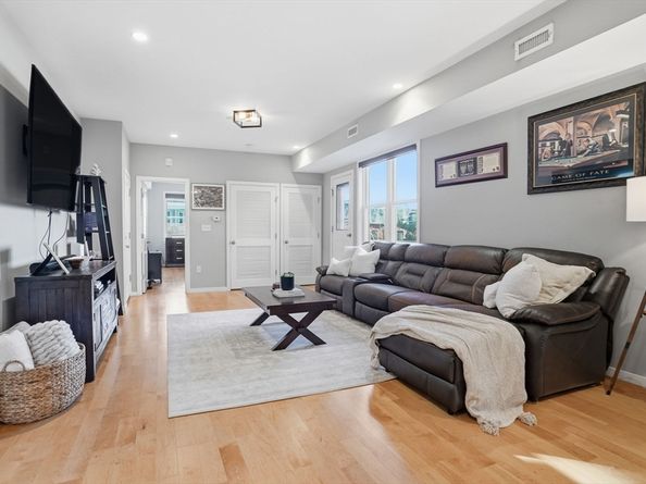 246-4 Boston St 4, Boston MA 02125