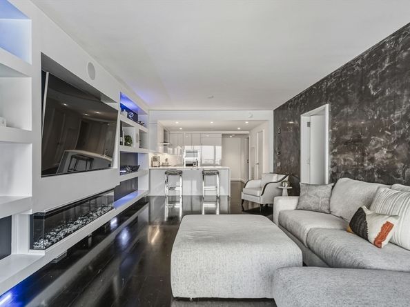 150 Seaport Blvd 17C, Boston MA 02210