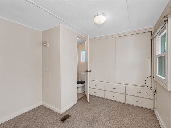 261 Newbury 33B, Peabody MA 01960