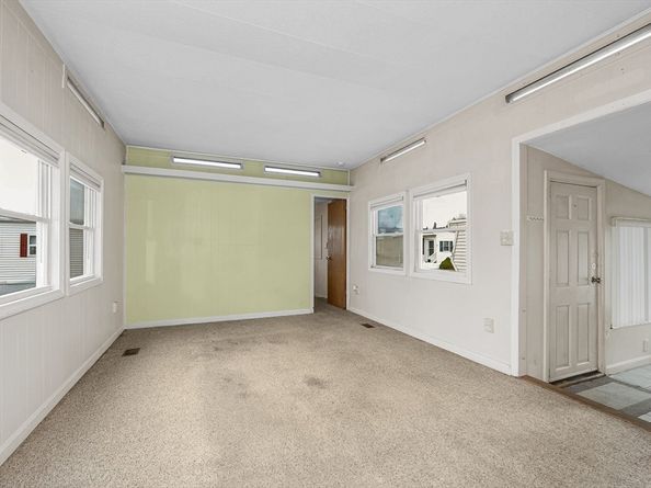 261 Newbury 33B, Peabody MA 01960