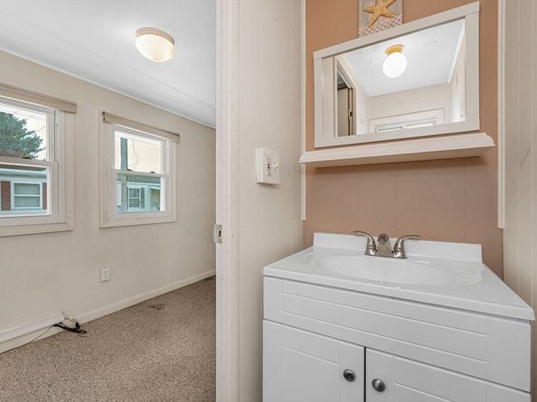 261 Newbury 33B, Peabody MA 01960