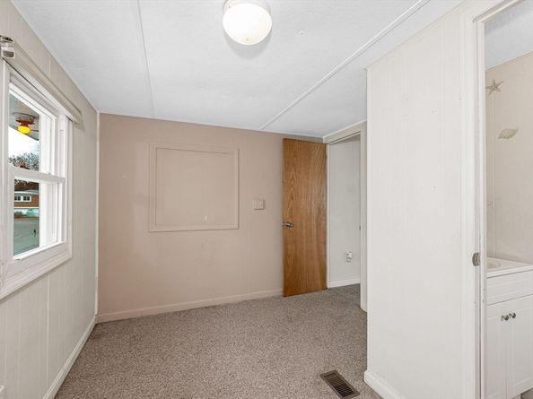 261 Newbury 33B, Peabody MA 01960