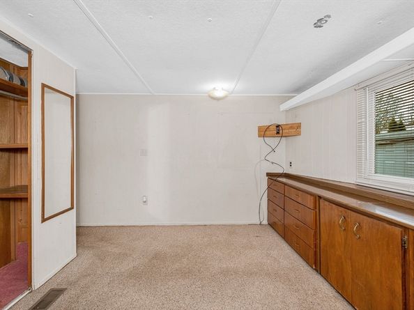 261 Newbury 33B, Peabody MA 01960