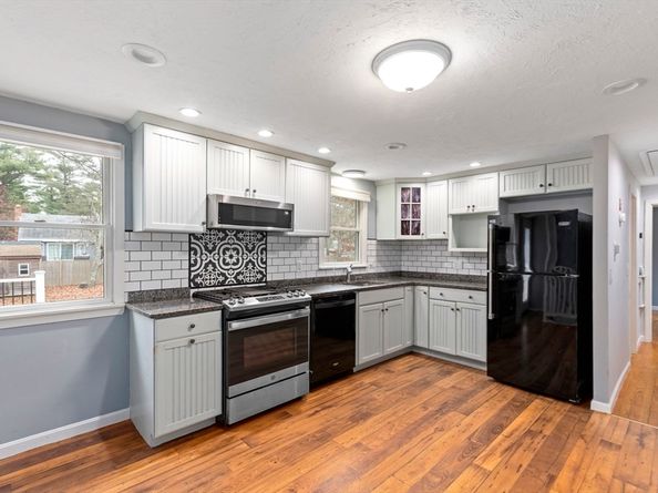 23 Shaw St, Carver MA 02330