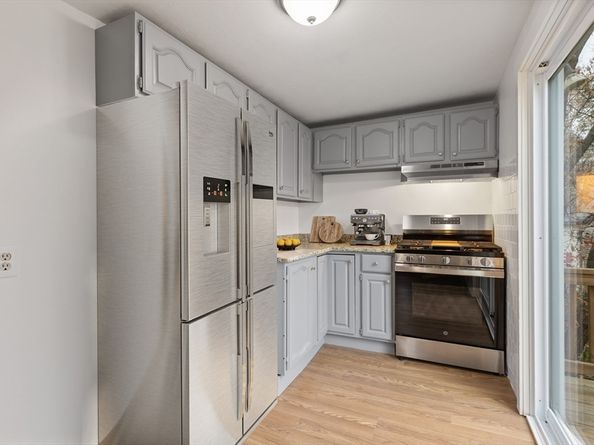 12 Thorndike St, Salem MA 01970