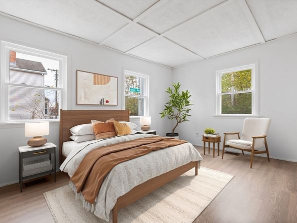 12 Thorndike St, Salem MA 01970