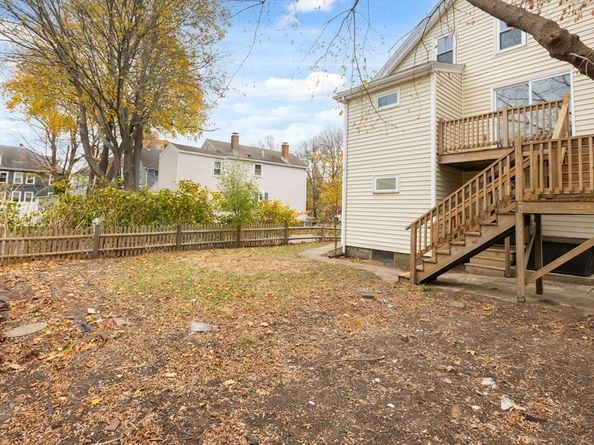 12 Thorndike St, Salem MA 01970