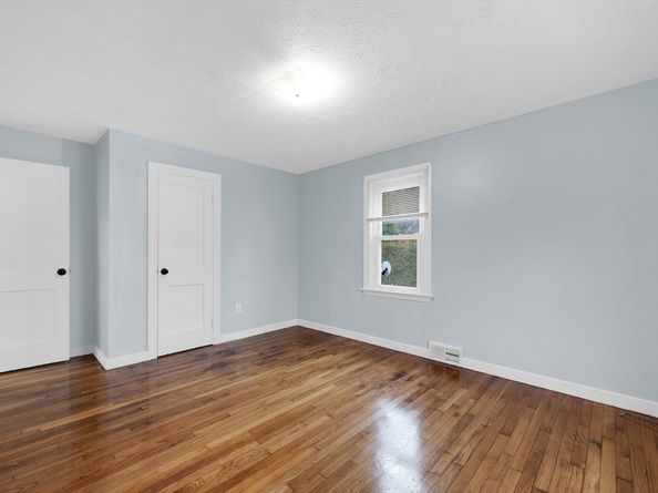 20 Leicester St, Oxford MA 01537