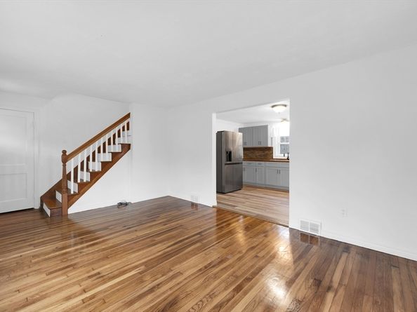 20 Leicester St, Oxford MA 01537