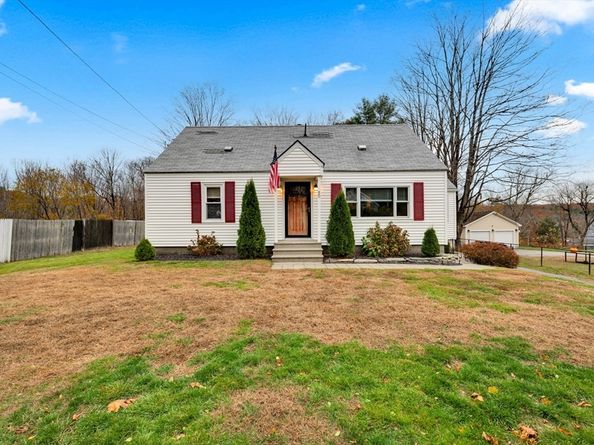 20 Leicester St, Oxford MA 01537