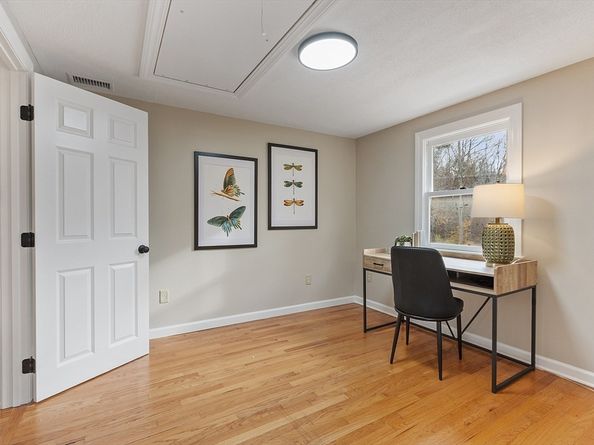 23 Blossom Street, Clinton MA 01510