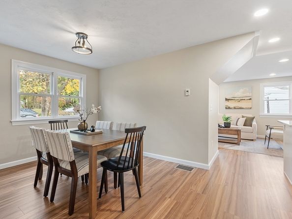 23 Blossom Street, Clinton MA 01510