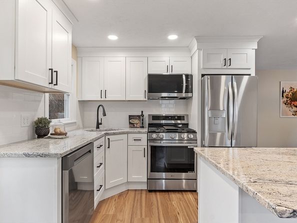 23 Blossom Street, Clinton MA 01510