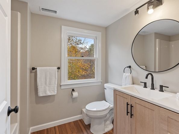 23 Blossom Street, Clinton MA 01510